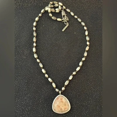 Серое ожерелье с подвеской из розового камня Kenneth Cole - Изображение 1 из 3