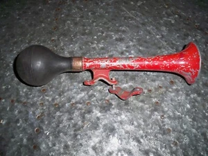 VINTAGE Yoder Red Bulb Bike Horn w/ Handle Bar Clamp Los Angeles  DB1 - Picture 1 of 4