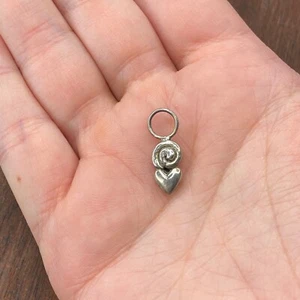 Vintage 925 Sterling Silver Artsy Heart Swirl Simple Pendant Bracelet Charm - Picture 1 of 4