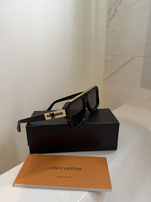 Gafas de sol Louis Vuitton Z1801 para hombre negras y doradas | Usadas | Foto 1 de 4