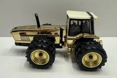 1/64 ERTL International Harvester 3588 Tractor Gold Chase - Image 1 of 4