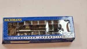 Bachmann 64208 HO Scale ALCO RS-3 Diesel Locomotive Southern Railway #2735 - Picture 1 of 5