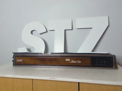 1981-89 Lincoln Town Car CARTIER OEM Woodgrain Dash Bezel Trim with Vent (RH) Foto 1 de 4