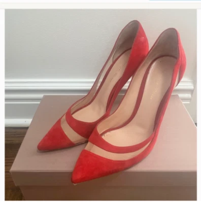 Zapatos de salón GIANVITO ROSSI de gamuza con paneles de malla roja Foto 1 de 3