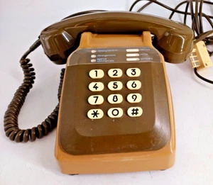 ANCIEN TELEPHONE VINTAGE 1983 MARRON A TOUCHES -SOCOTEL S 63 -TEMAT QUIMPER - Zdjęcie 1 z 18