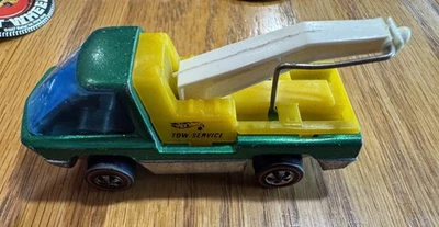Hot Wheels Redline All Original 1969 green Tow Truck w/Tow Srvc Preowned  - Image 1 of 4