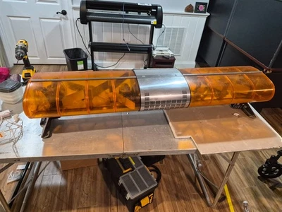 федеральный сигнал аэродинамическая световая панель, янтарь 52 дюйма - Изображение 1 из 4