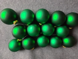 Grupo de 14 Adornos Navideños Verde Esmeralda 2.5" - Imagen 1 de 3