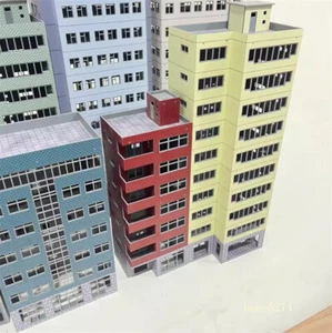 Zusammengebaute Gebäudemodelle im Maßstab 1:87 HO - Stadtszene Kunststoff Gebäudeensemble - Bild 1 von 44