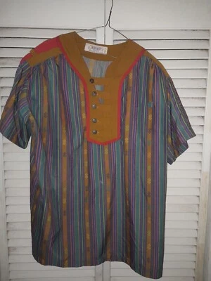 CAMISA ALADDIN MIEMBRO DEL ELENCO DISNEY AGRABAH BAZAAR REINO MÁGICO PAÍS DE AVENTURAS  Foto 1 de 4