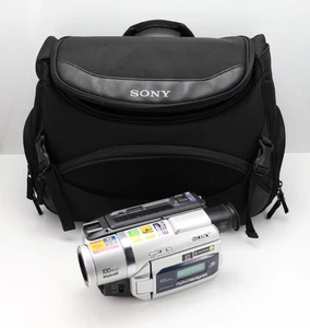 SONY HANDYCAM DCR-TRV620E CAMCORDER HI8 / 8MM / DIGITAL 8 VIDEO-8 ANALOGUE VIDEO - Picture 1 of 4