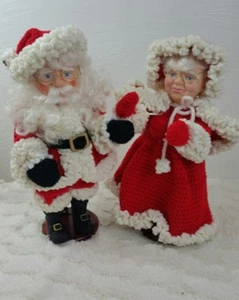 Mr Mrs Claus handgefertigte gehäkelte Kleidung 14" Faserhandwerk Billie Pepper 1990 Weihnachten - Bild 1 von 12