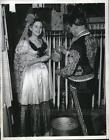 1941 Press Photo Marilyn Hare receive candles during festival from Olvera Street