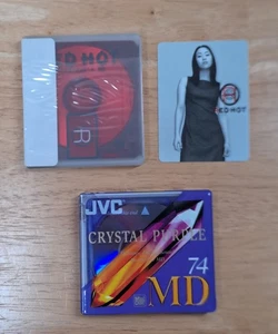Sony Red Hot Utada Hikaru Ltd Edition MiniDisc & 1 JVC 74 Nuovo Sigillato MD - Foto 1 di 6