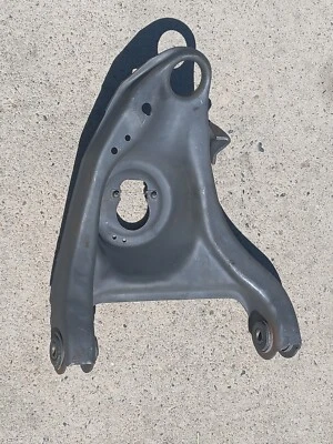 Brazo de control inferior delantero Chevrolet Impala/Caprice 1971-76 (lado del pasajero) Foto 1 de 4