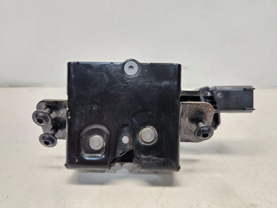 2007 GMC Yukon XL 1500 Rear Gate Latch - Power - Image 1 of 4