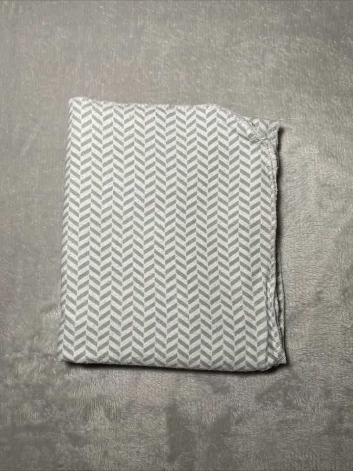 Manta Receptora Bebé HB Hudson Gris Blanco Franela Suave Lovey 30"x36" Foto 1 de 4