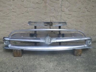 1954 Hudson Hornet grill assembly complete with hood latch and filler piece - Imagem 1 de 4
