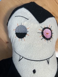 Peluche Conde Drácula Colmillos Ghoul Muñeca Fea Peluche Halloween Vampiro 14" por EEC - Imagen 1 de 7