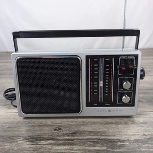 Vintage GE GENERAL ELECTRIC Portable AM/FM radio Model No. 7-2857A, AC/DC WORKS! - Picture 1 of 13