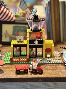 LEGO Airport (6392) - INCOMPLETE - Picture 1 of 7