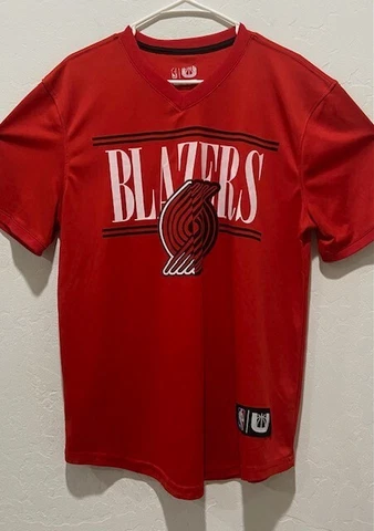 EUC Men's NBA Portland Trail Blazers Short Sleeve T-Shirt Size L V-Neck Red Cover