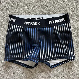 Ivy Park Fitted Shorts Blue Size Medium - Picture 1 of 6