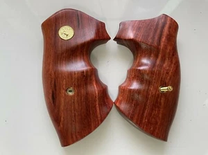 Precioso agarre de madera lisa para revólver Colt Python (marco I, E) parte posterior cerrada - Imagen 1 de 6