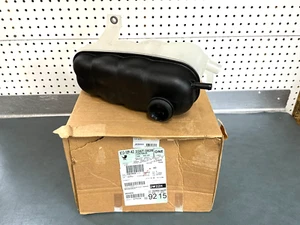GM OEM NOS 22870828 Radiator Surge Tank 2007-2019 GMC Sierra 2500 HD 6.0L V8 - Bild 1 von 9
