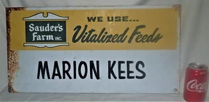 ANTIQUE COUNTRY USA SAUDERS FARM INC. FEEDS TIN METAL FARM ART SIGN MARION KEES - Picture 1 of 6