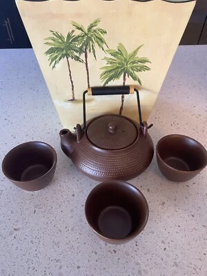 Conjunto de bule de chá Kotobuki argila marrom avermelhada com cabo de bambu e 4 xícaras combinando - Imagem 1 de 4