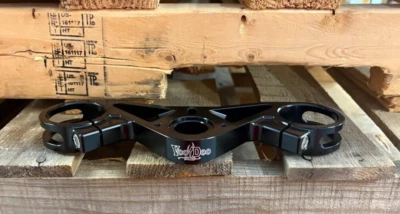 Soporte de horquilla triple árbol superior descendente vudú VTTGSXR1K9B para GSXR1000 2009-2025 Foto 1 de 4