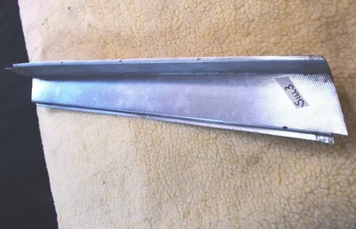 Austin Healey 100-6 3000 RH (?) ACABADORA DE PUERTA BORDE DE UMBRAL OEM aluminio en relieve Foto 1 de 4