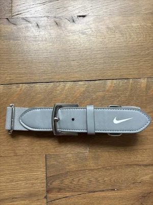 Nike Cinturón Ajustable de Béisbol Adulto Unisex Acero Gris/Blanco 23"-46" Con Elástico Foto 1 de 4