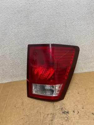 Luz trasera para pasajero derecho Jeep Grand Cherokee 2007 2008 2009 2010 OEM T2462 DW Foto 1 de 4
