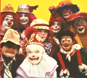 2010 Circus Report & Showbiz USA Magazine-Clowns-Elephants-Acrobats - Picture 1 of 5