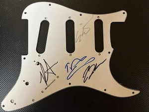 ATOMIC TOM SIGNED AUTOGRAPHED WHITE STRAT PICKGUARD ALL 4 RARE LUKE ERIC TOBIAS - Picture 1 of 1