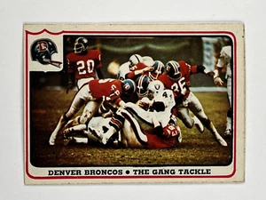1976 NFL Fleer Team Action Sticker #10 - Denver Broncos / The Gang Tackle - Bild 1 von 2