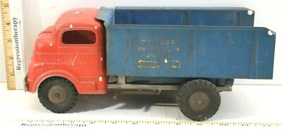 Vintage 1953 Structo Toyland Construction Co Wind Up Dump Truck Pressed Steel    - Image 1 of 4