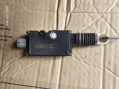 ПРИВОД ЗАЩЕЛКИ ЗАДНЕЙ ДВЕРИ LAND ROVER FREELANDER 1 1997-2006 - Изображение 1 из 2