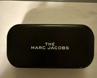 Gafas The Marc Jacobs con estuche rígido con plumero imitación cuero negro blanco Foto 1 de 4