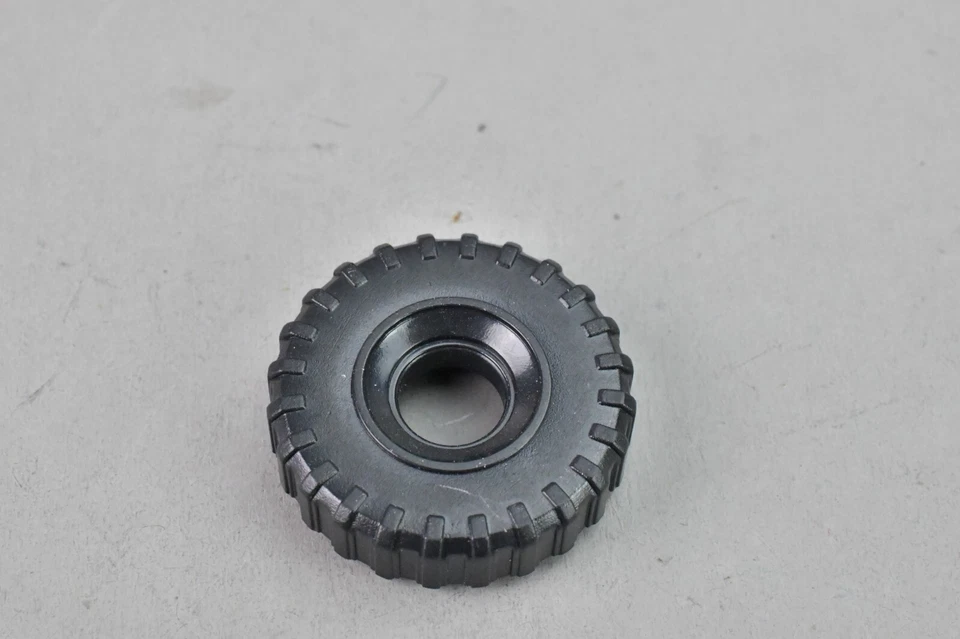 Transformers Combiner Wars Swindle Wheel Tire part - Image 1 of 1