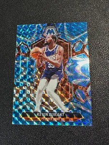 2023-24 Panini Mosaic Kevin Durant Reactive Blue Prizm #180 Suns - Foto 1 di 2