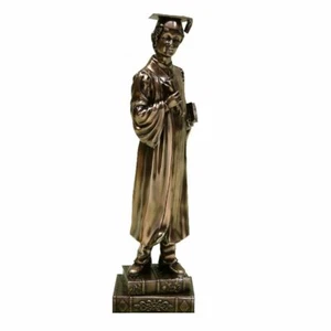 Estatuilla personalizada de graduación de bronce para niño - placa de mensaje grabada - Imagen 1 de 2