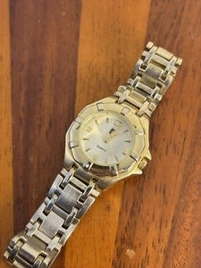 Pierre Cardin Women's Watch Gold Tone 33mm - New Battery - Picture 1 of 4