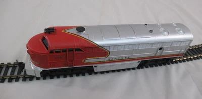 AHM HO ATSF Santa Fe Diesel Locomotive FM C-Liner #5028 TESTED - Image 1 of 4