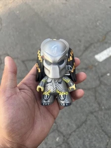 Modellino in vinile 4 1/2" Aliens Vs Predator Titans Predator Loot Crate - LOOSE - Foto 1 di 3