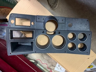 原始设备制造商工厂 84-87 雪佛兰 GMC 卡车黑色 DASH GAUGE BEZEL C10 K5 K10 方体 — 第 1/4 张图片