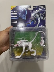 Alien vs Predator Classics ~ 5.5” inch Action Figure and Baby ~ Neomorph ~ NECA - Picture 1 of 4