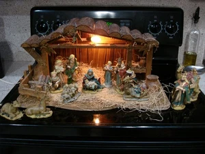 Vintage 11 - Piece W/Stable Resin Nativity Set Dillards Trimmings RARE - Picture 1 of 9